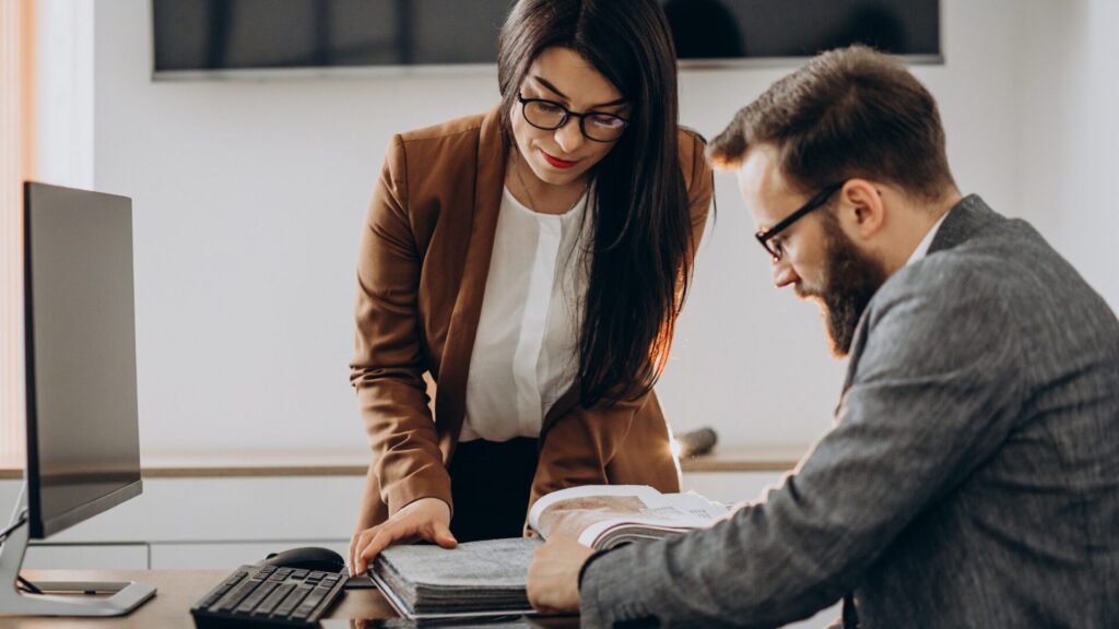 Como-um-especialista-em-revisão-contratual-atua-em-seu-caso-o-que-esperar