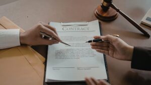 3 cláusulas abusivas comuns em contratos de 2026